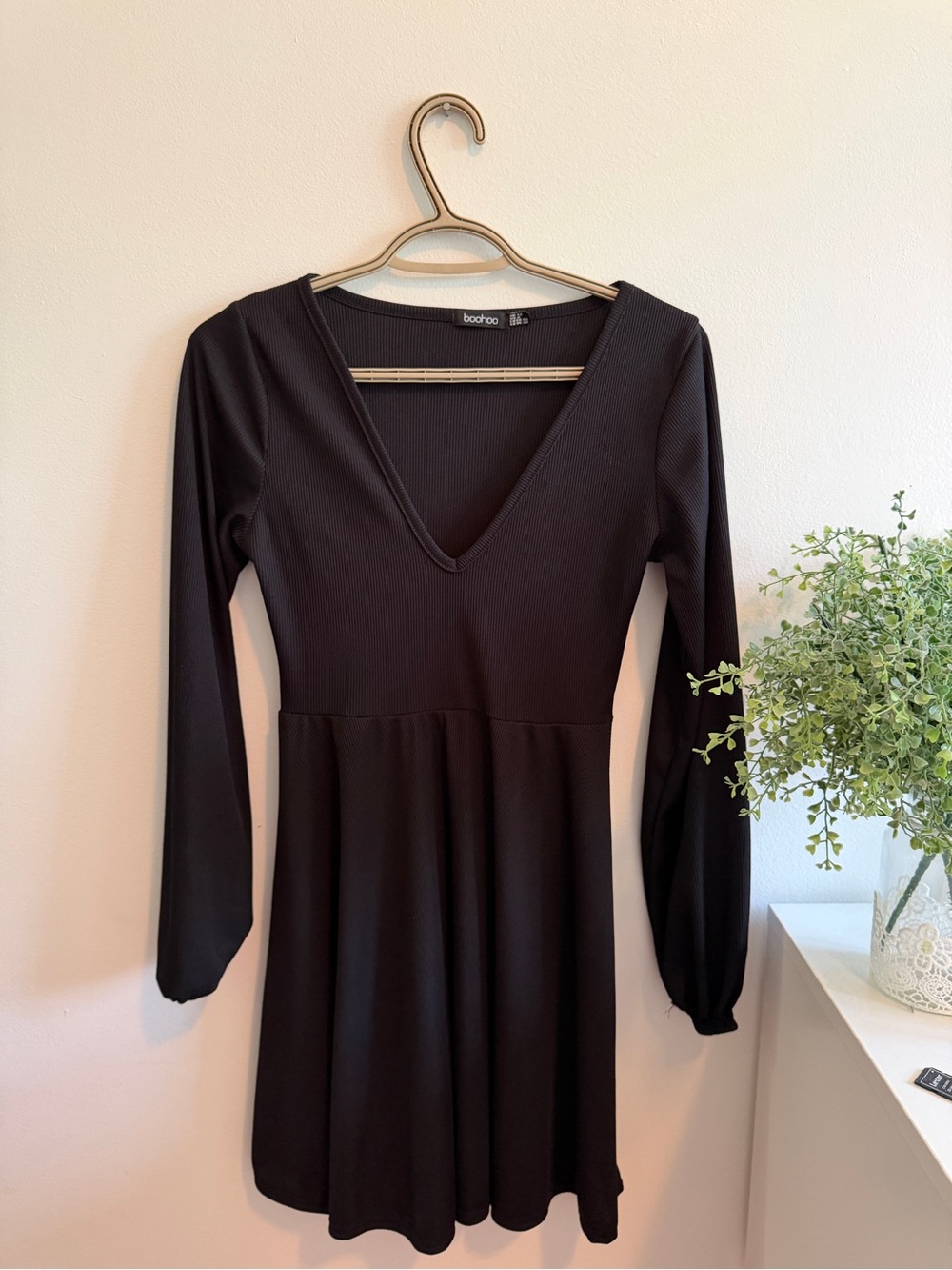 Boohoo Black Long Sleeve V-Neck Skater Dress
